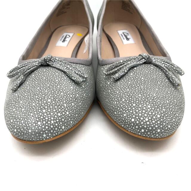 【極美品】Clarks クラークス ドット柄 リボン パンプス グレー
