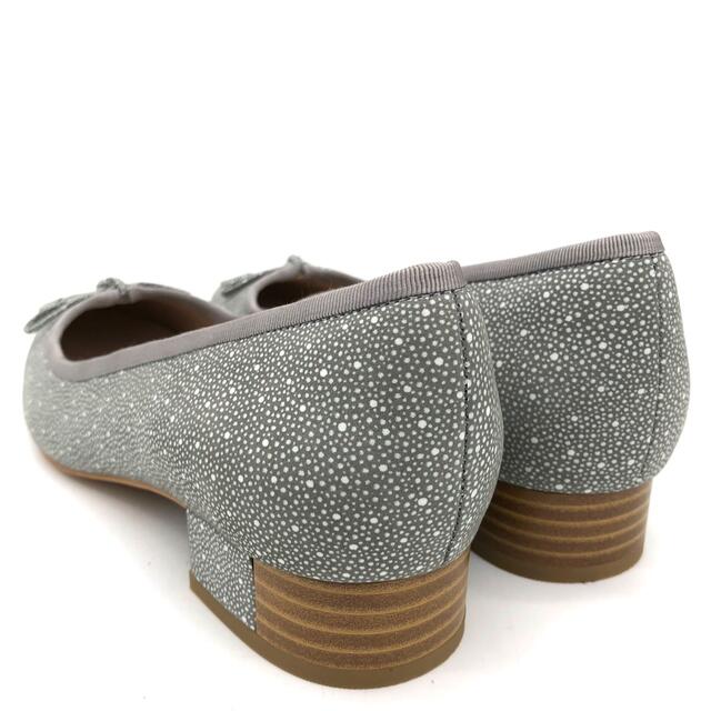 【極美品】Clarks クラークス ドット柄 リボン パンプス グレー