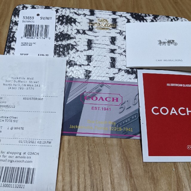 COACH(コーチ)のCOACH  長財布　ラウンドファスナー　白と黒 レディースのファッション小物(財布)の商品写真