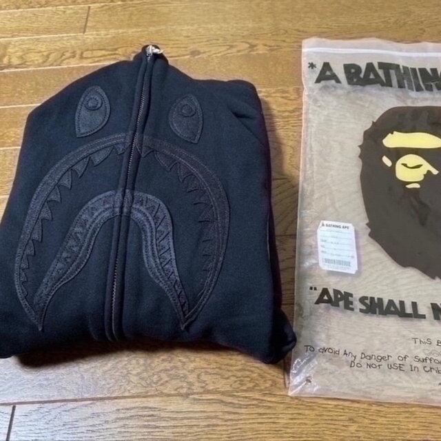 激レア新品a bathing ape black shark hoodie(L)