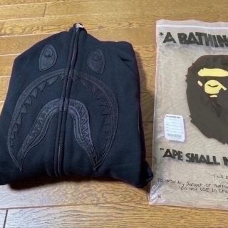 アベイシングエイプ(A BATHING APE)の激レア新品a bathing ape black shark hoodie(L)(パーカー)