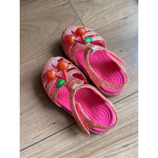 クロックス(crocs)のクロックス　サンダルC7（約15cm)(サンダル)