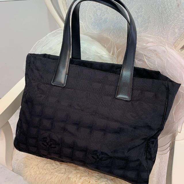 CHANEL(シャネル)の☆超美品☆CHANEL ニュートラベルライン トートバッグ MM 黒 レディースのバッグ(トートバッグ)の商品写真