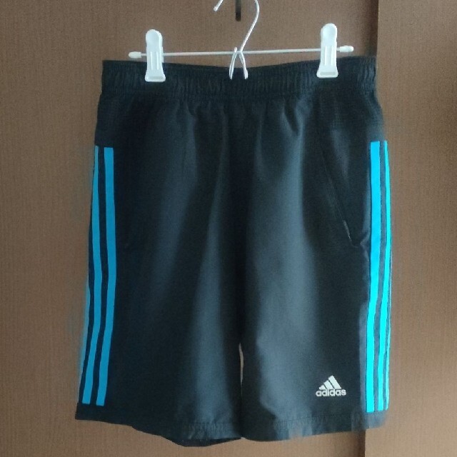 adidas(アディダス)のadidas ハーフパンツ キッズ/ベビー/マタニティのキッズ服男の子用(90cm~)(パンツ/スパッツ)の商品写真