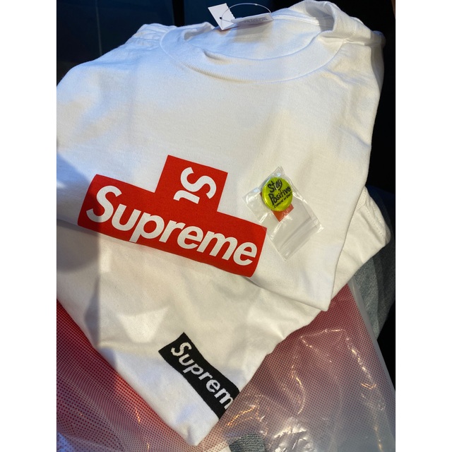 Supreme(シュプリーム)のSupreme Cross Box Logo Tee(Lサイズ) メンズのトップス(Tシャツ/カットソー(半袖/袖なし))の商品写真