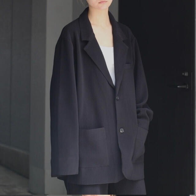 OVERSIZED GRADATION PLEATS JACKET　Black