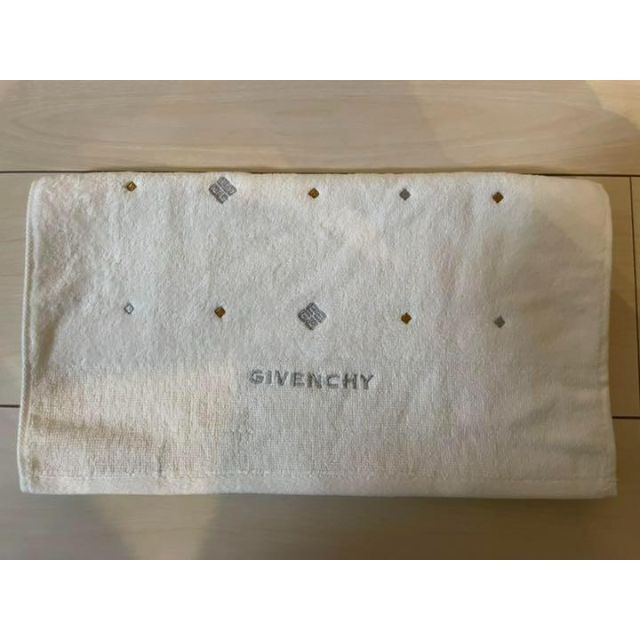 GIVENCHY(ジバンシィ)の【未使用】GIVENCHYジバンシィ ハンドフェイスタオル インテリア/住まい/日用品の日用品/生活雑貨/旅行(タオル/バス用品)の商品写真