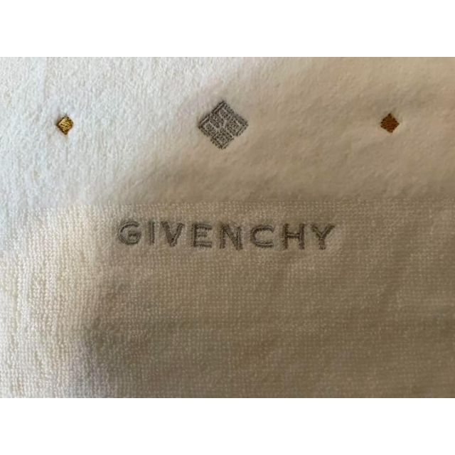 GIVENCHY(ジバンシィ)の【未使用】GIVENCHYジバンシィ ハンドフェイスタオル インテリア/住まい/日用品の日用品/生活雑貨/旅行(タオル/バス用品)の商品写真