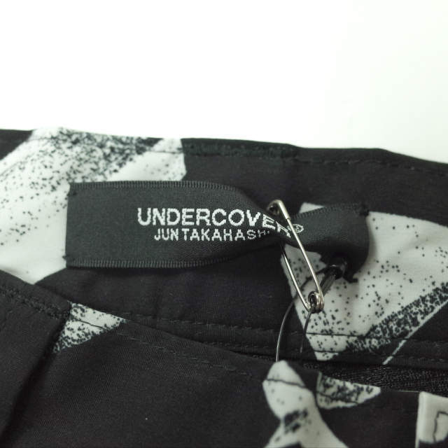 UNDERCOVER(アンダーカバー)のUNDERCOVER アンダーカバー 22SS 日本製 Manabu Deto SWIM SHORTS グラフィックスイムショーツ UC1B4508-1 2 BLACK BASE OYA ショートパンツ ボトムス【新古品】【中古】【UNDERCOVER】 メンズのパンツ(ショートパンツ)の商品写真