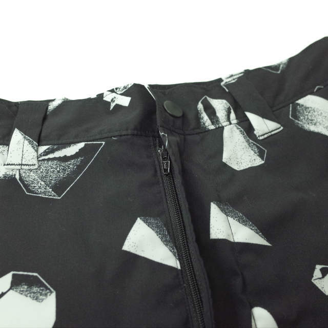 UNDERCOVER(アンダーカバー)のUNDERCOVER アンダーカバー 22SS 日本製 Manabu Deto SWIM SHORTS グラフィックスイムショーツ UC1B4508-1 2 BLACK BASE OYA ショートパンツ ボトムス【新古品】【中古】【UNDERCOVER】 メンズのパンツ(ショートパンツ)の商品写真