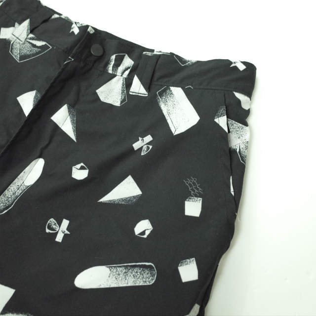 UNDERCOVER(アンダーカバー)のUNDERCOVER アンダーカバー 22SS 日本製 Manabu Deto SWIM SHORTS グラフィックスイムショーツ UC1B4508-1 2 BLACK BASE OYA ショートパンツ ボトムス【新古品】【中古】【UNDERCOVER】 メンズのパンツ(ショートパンツ)の商品写真