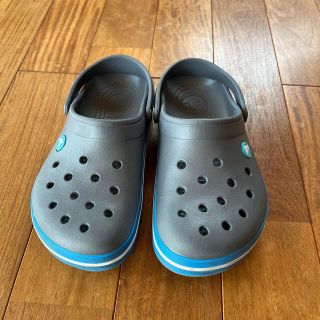 クロックス(crocs)のクロックス  Ｍ5  W7 (アメリカサイズで23cm相当 ) グレー(サンダル)