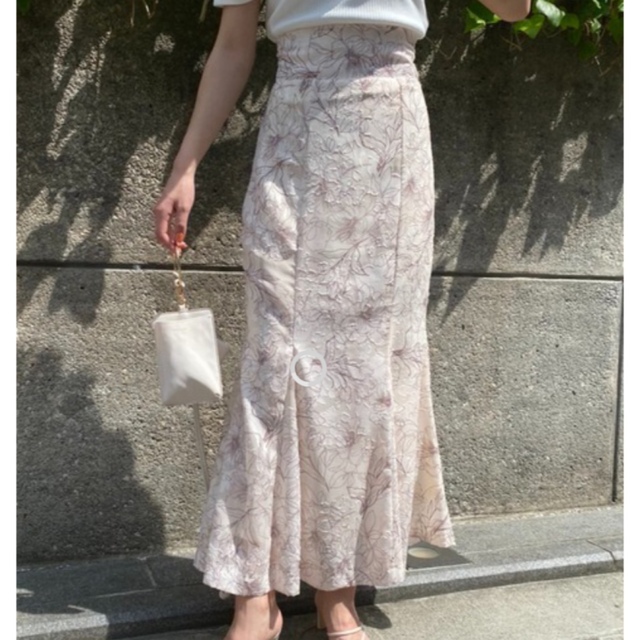 NICE CLAUP(ナイスクラップ)の花柄スカート レディースのスカート(ロングスカート)の商品写真