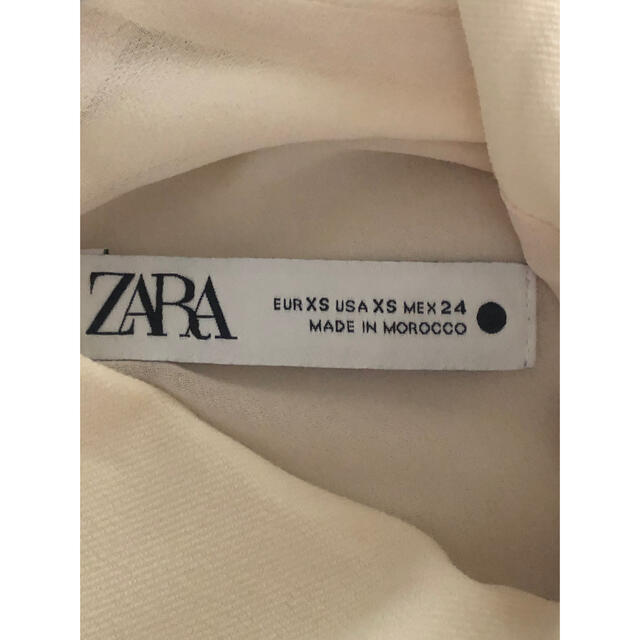 ZARA(ザラ)のZara ハイネック　ショルダードレープ　トップス レディースのトップス(カットソー(半袖/袖なし))の商品写真