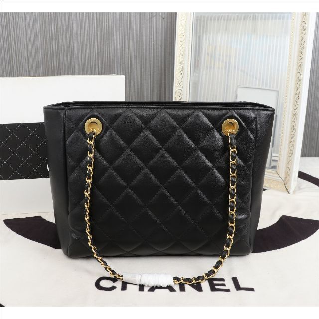 CHANEL ショッピングバッグ