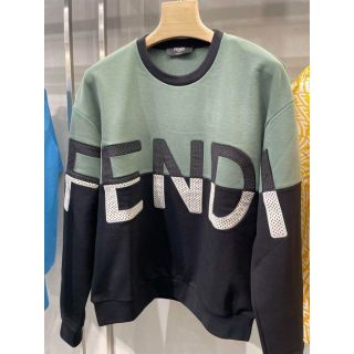 フェンディ スウェットの通販 300点以上 | FENDIを買うならラクマ フェンディ スウェットの通販 300点以上 | FENDIを買うならラクマ