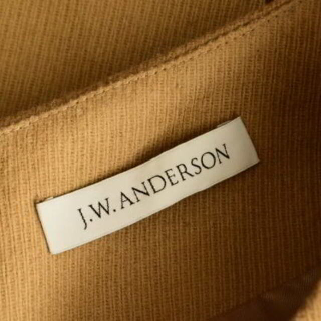 J.W.ANDERSON(ジェイダブリューアンダーソン)のJ.W.ANDERSON ウール オーバー ノーカラー コート レディースのジャケット/アウター(その他)の商品写真