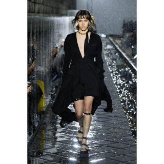sacai - sacai アシンメトリーワンピースの通販 by まる|サカイならラクマ