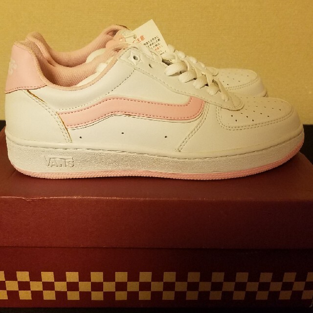女性用靴　VANS　ホワイト／ピンク レディースの靴/シューズ(スニーカー)の商品写真