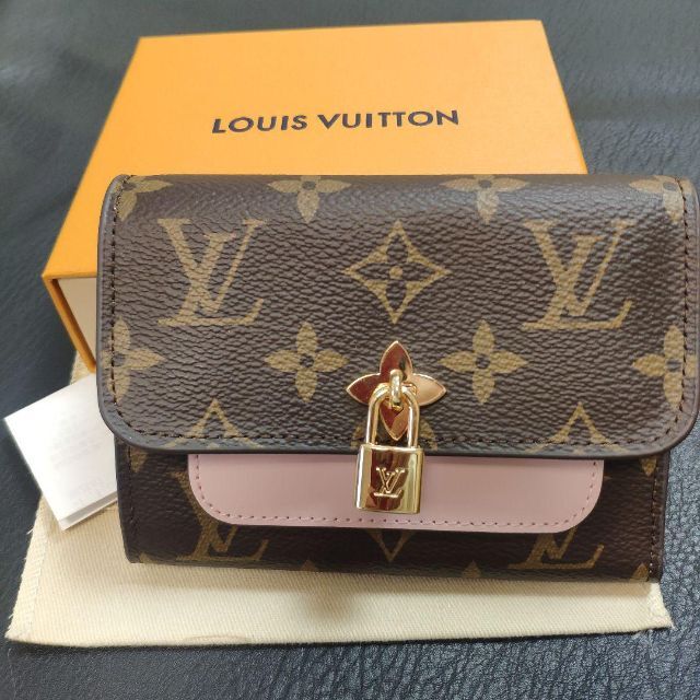 64%以上節約 ❤️LOUIS VUITTONフラワーコンパクト❤️3つ折り財布