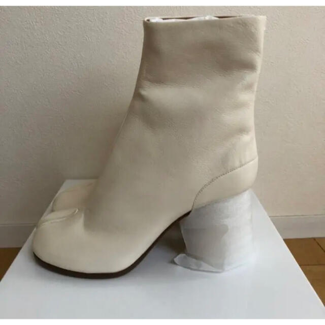 Maison Martin Margiela(マルタンマルジェラ)の新品未使用マルジェラ足袋ブーツ　ヴィンテージレザー　ホワイト　36.5 レディースの靴/シューズ(ブーツ)の商品写真