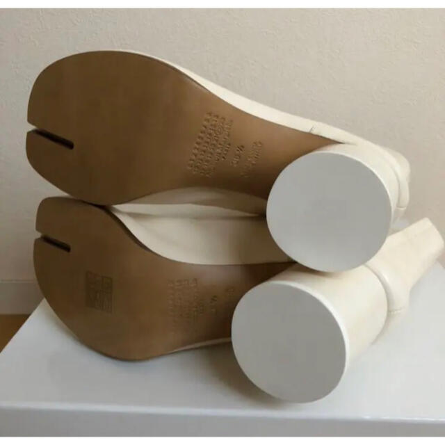 Maison Martin Margiela(マルタンマルジェラ)の新品未使用マルジェラ足袋ブーツ　ヴィンテージレザー　ホワイト　36.5 レディースの靴/シューズ(ブーツ)の商品写真