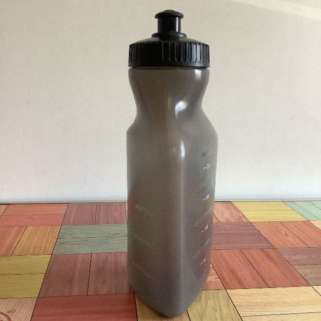 SALOMON(サロモン)の【新品】SALOMON 3D Bottle 600ml (Light Gray) スポーツ/アウトドアのトレーニング/エクササイズ(トレーニング用品)の商品写真