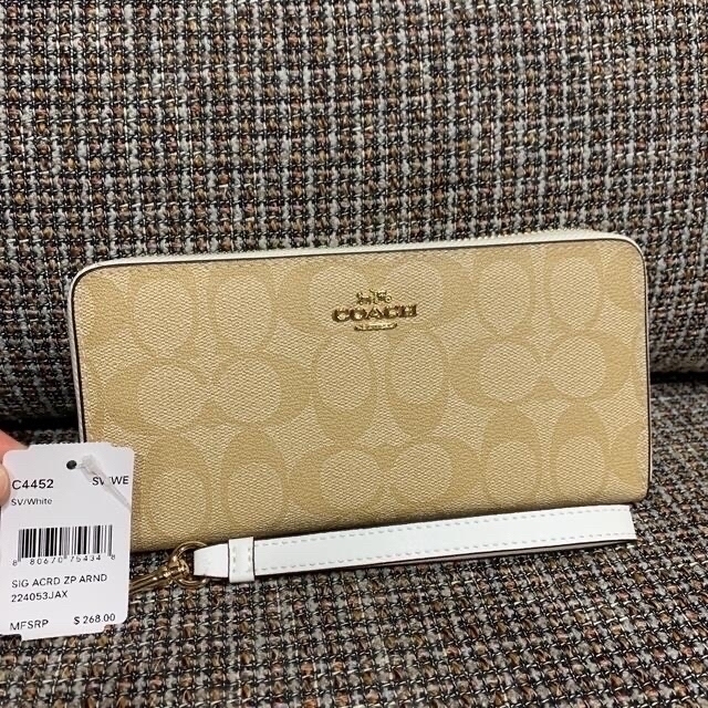 COACH(コーチ)の箱付き　4452 コーチ　長財布　ホワイト×シグネチャー レディースのファッション小物(財布)の商品写真