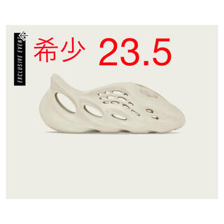 アディダス(adidas)のadidas YEEZY Foam Runner "Sand"(サンダル)