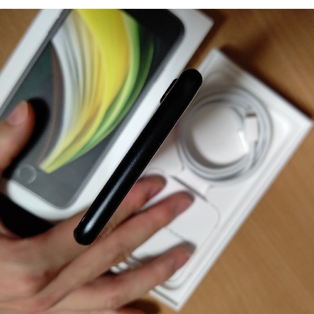 iPhone SE2 GB ブラック