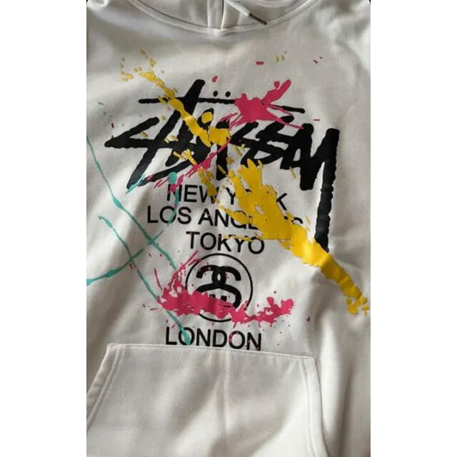 STUSSY(ステューシー)のSTUSSY ステューシー   フードパーカー　ペイント柄　白 レディースのトップス(パーカー)の商品写真