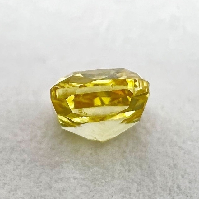 0.153ct ファンシー インテンス イエロー ダイヤモンド  ルース 裸石  レディースのアクセサリー(その他)の商品写真