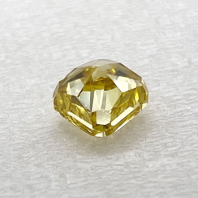 0.153ct ファンシー インテンス イエロー ダイヤモンド  ルース 裸石  レディースのアクセサリー(その他)の商品写真