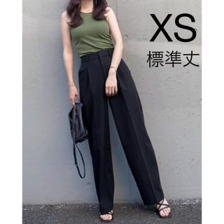 ユニクロ(UNIQLO)のUNIQLO タックワイドパンツ　XS ブラック　標準丈(カジュアルパンツ)