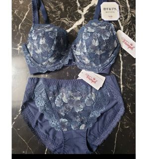 Triumph - 新品タグ付きトリンプ 恋するブラブラジャー ショーツ