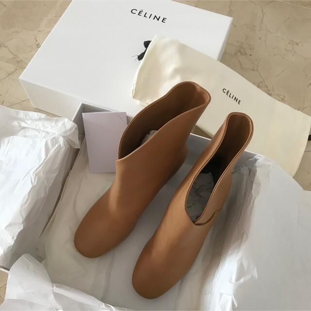 celine(セリーヌ)のセリーヌ フィービー期 アンクルブーツ Wrap Bootie 38.5 レディースの靴/シューズ(ブーティ)の商品写真