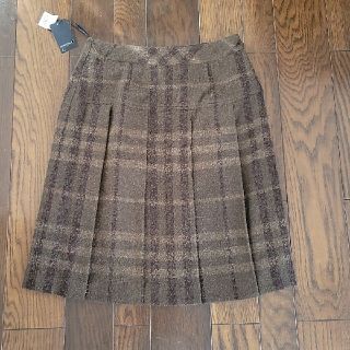 バーバリー(BURBERRY)の【新品タグ付】BURBERRY　London　スカート(ひざ丈スカート)