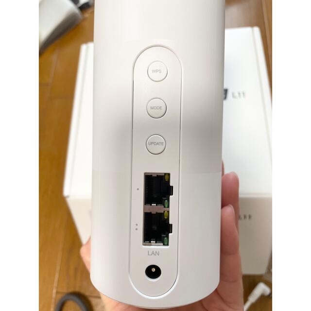 au(エーユー)のａｕ　Speed Wi-Fi HOME 5G  L11 スマホ/家電/カメラのスマートフォン/携帯電話(その他)の商品写真