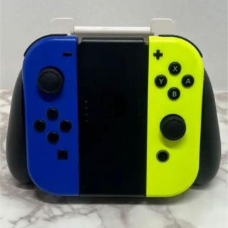 ニンテンドースイッチ(Nintendo Switch)の人気カラー ス Switch ブルー・イエロー ジョイコン　グリップセット(家庭用ゲーム機本体)