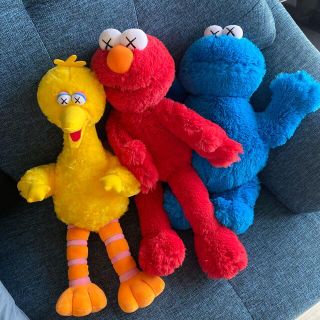 SESAME STREET - ユニクロ カウズ セサミストリートぬいぐるみセットの
