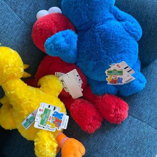 SESAME STREET - ユニクロ カウズ セサミストリートぬいぐるみセットの