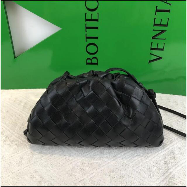 Bottega Veneta(ボッテガヴェネタ)のお値下げ！Bottega Veneta ボッテガ ヴェネタ ミニ ザ ポーチ レディースのバッグ(ショルダーバッグ)の商品写真