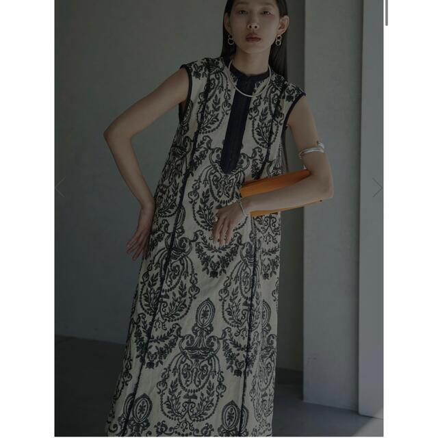 Ameri VINTAGE(アメリヴィンテージ)のAMERI DAMASK EMBROIDERY LINEN DRESS レディースのワンピース(ロングワンピース/マキシワンピース)の商品写真