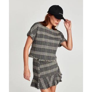 ザラ(ZARA)の美品　ZARA ザラ　トップス　ブラウス　ツイード　フリンジ　チェック　人気(シャツ/ブラウス(半袖/袖なし))