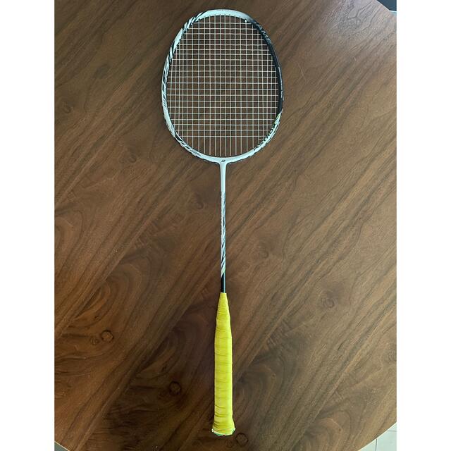 今年も話題の 97-B04ASTROX 99 PRO バドミントンラケット YONEX