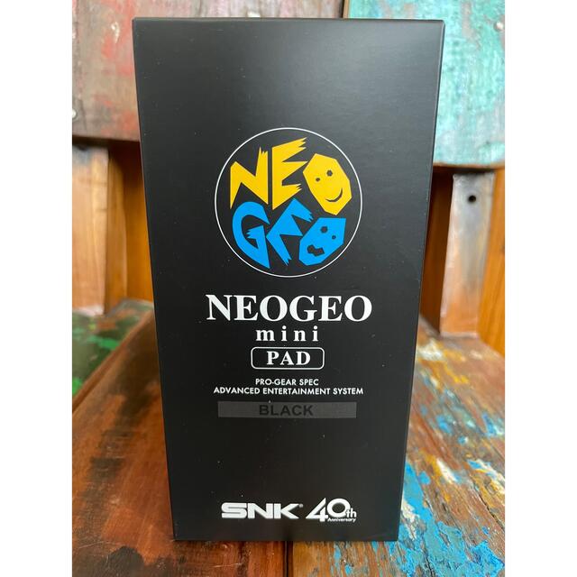 SNK(エスエヌケイ)のSNK NEOGEO mini (ネオジオミニ) + PAD mini エンタメ/ホビーのゲームソフト/ゲーム機本体(家庭用ゲーム機本体)の商品写真