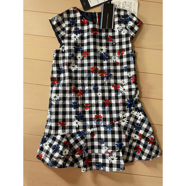 TOMMY HILFIGER(トミーヒルフィガー)のtommyワンピ80新品未使用 キッズ/ベビー/マタニティのベビー服(~85cm)(ワンピース)の商品写真