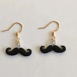 ヒゲピアス(ピアス)