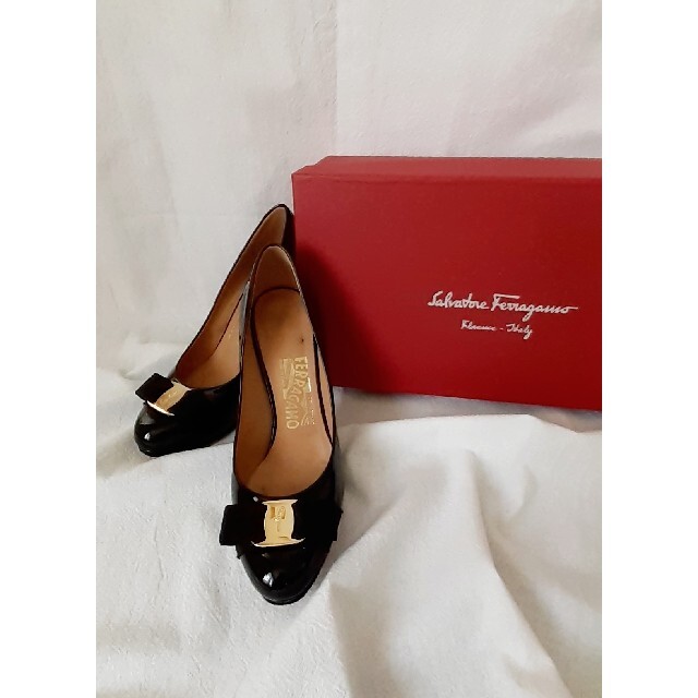 【正規品・美品】Salvatore Ferragamo　パンプス ハイヒール　黒