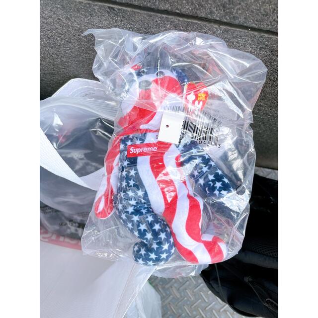 Supreme(シュプリーム)のSupreme ty Beanie Baby "Flag" エンタメ/ホビーのおもちゃ/ぬいぐるみ(ぬいぐるみ)の商品写真